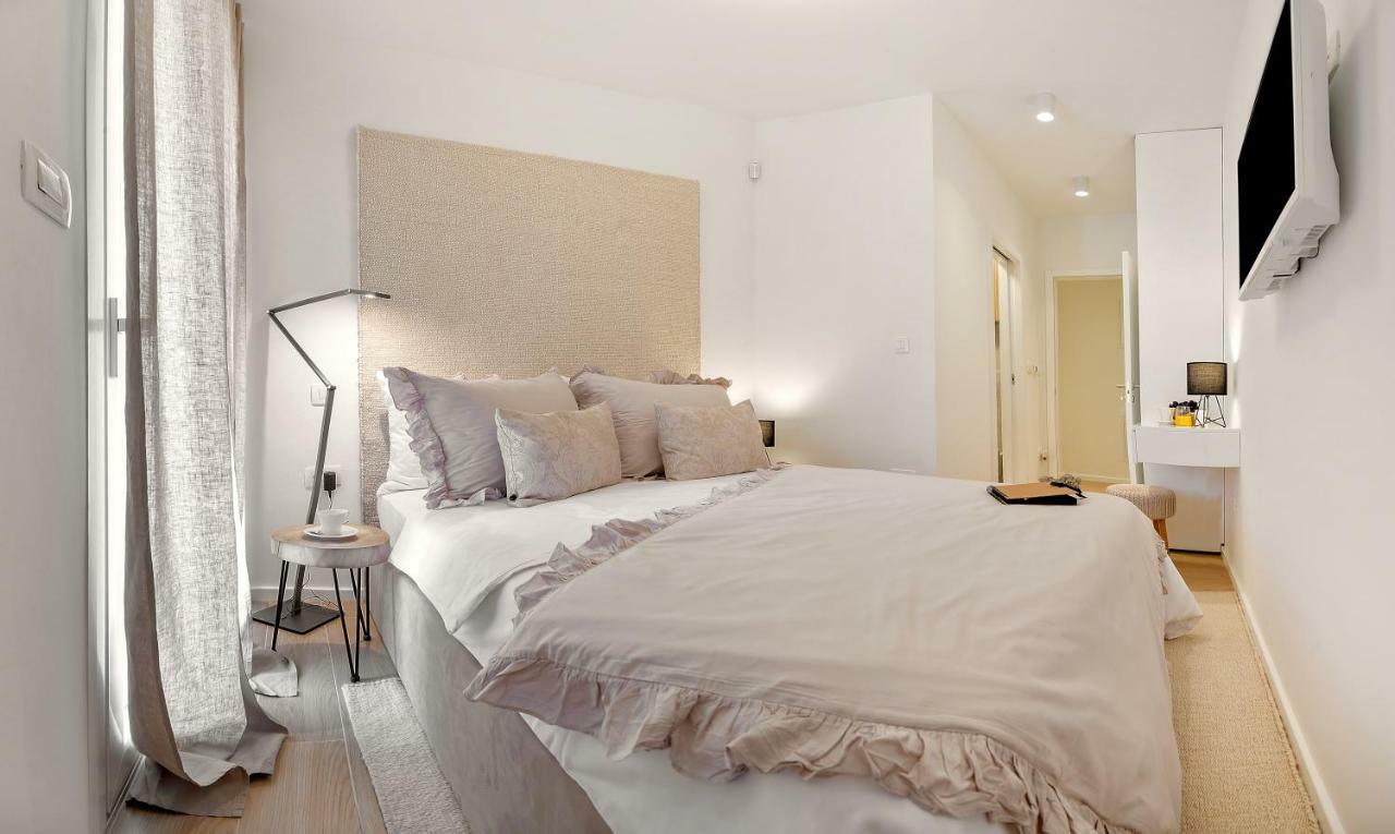 The Pleasurist - Apartment With Private Heated Pool And Terrace Split Bagian luar foto
