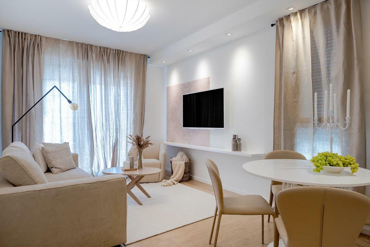 The Pleasurist - Apartment With Private Heated Pool And Terrace Split Bagian luar foto